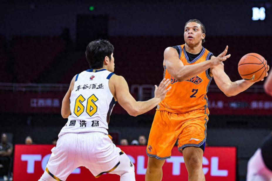 乐动体育-上海男篮赢了